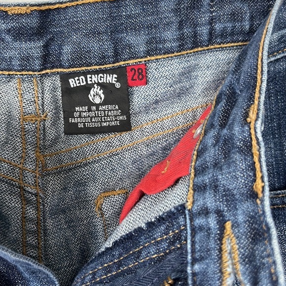 Red Engine 28 - Picture 4 of 7